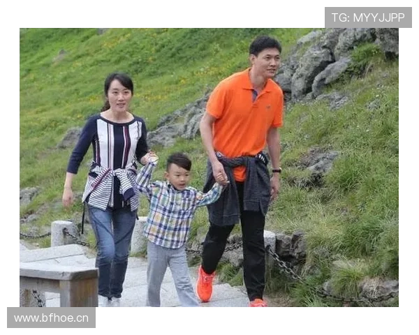 仲满背地里开豪车比教练都拉风，这身份太让人想不明白了吧