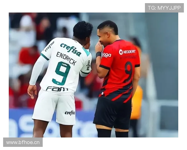 内马尔新买那件外套的价签我刚以为是房贷合同