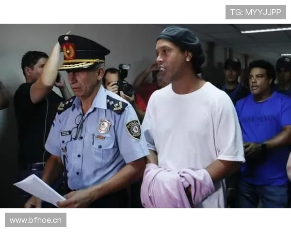 小罗退役后还在夜店蹦迪，这状态谁信他快50了？